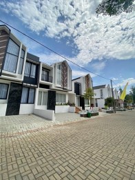 RUMAH 2 LANTAI LOKASI STRATEGIS DEKAT PUSAT KOTA