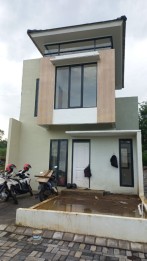 RUMAH 2 LANTAI READY UNIT LOKASI CEMOROKANDANG