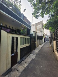 Rumah sangat stratgeis lantai 2 di Kontrakan wilayah Pisangan Baru Matraman