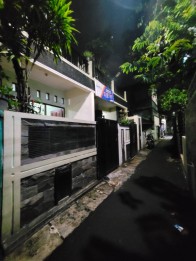 Rumah sangat strategis lantai 2 di Kontrakan wilayah Pisangan Baru Matraman