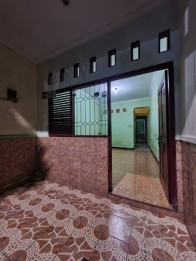 Rumah sangat strategis lantai 2 di Kontrakan wilayah Pisangan Baru Matraman