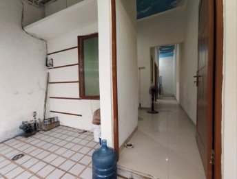 Rumah murah baru renovasi plus perabot di Rungkut Surabaya