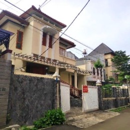 Dijual Rumah 3 Lantai di Kebayoran Lama, Jakarta