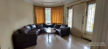 Disewakan Rumah Besar Bisa Untuk Kantor Di Setra Indah, Sayap Sukajadi