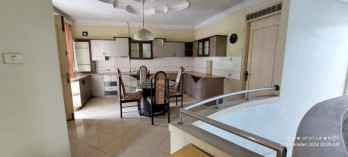 Disewakan Rumah Besar Bisa Untuk Kantor Di Setra Indah, Sayap Sukajadi