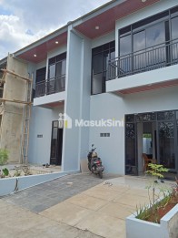 Rumah 2 Lantai selangkah ke Tol cimanggis dekat Podomoro pekapuran tapos de
