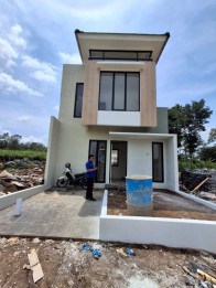 RUMAH 2 LANTAI READY STOCK HANYA 5 MENIT DARI