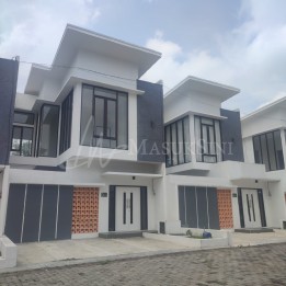 RUMAH VILLA 2 LANTAI READY STOK DEKAT BNS KOTA BATU