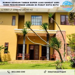 Rumah luas 2 lantai dengan taman yang luas view