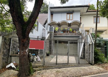 Rumah lux 2 Lantai Furnished Siap Huni di