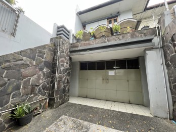 Rumah lux 2 Lantai Furnished Siap Huni di Ciumbuleuit