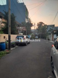 Dijual Rumah 2 Lantai di Komplek Taman Kartini, Jakarta Pusat