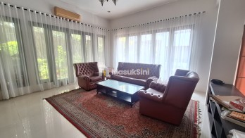 Dijual Rumah 3 Lantai Hadap Selatan di Menteng