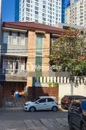 Dijual Rumah 3 Lantai di Kartini Raya, Jakarta