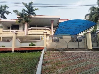 Dijual Rumah Strategis di Raya Darmo Harapan,