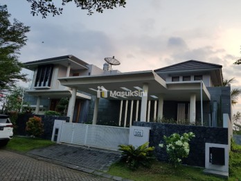 Dijual rumah mewah di ixora Valley Araya