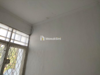 Disewakan Murah! Rumah di Taman Palem Lestari, Bebas Rayap!