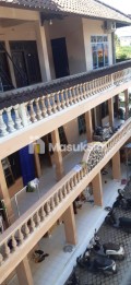 Kost eksklusif lokasi strategis di lengkapi dengan warung di lantai 3