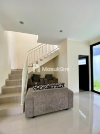 RUMAH 2 LANTAI LOKASI TASIKMADU MALANG