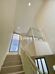 RUMAH 2 LANTAI LOKASI TASIKMADU MALANG