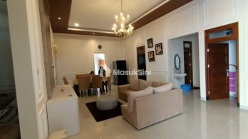 RUMAH MEWAH STRATEGIS DI SOLO