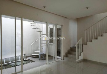 RUMAH STRATEGIS GRIYA GALAXY WONOREJO DEKAT