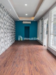 Ruang Office Disewakan Posisi Samping Jalan Raya