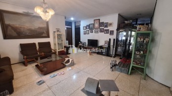 Rumah Dekat Taman Area Tebet