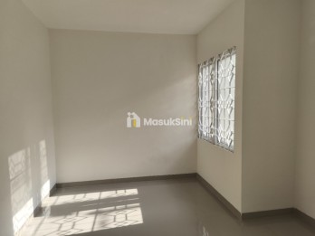 Serba Baru! Rumah Taman Semanan Indah Luas 135m²