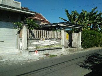 BU, Dijual cepat rumah tipe 190 3KT 2KM siap huni di Sananwetan - Blitar