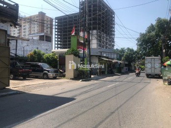 Dijual Gudang 1,5 Lantai di Raya Kyai Abdul