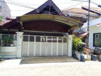 Dijual Rumah 2 Lantai di Barata Jaya, Surabaya