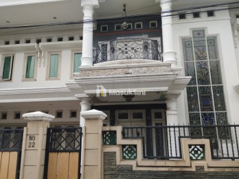 Dijual Rumah 2 Lantai di Kebon Jeruk, Jakarta