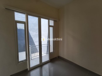 Dijual Rumah 2 Lantai di The 8 Residence Tasikmadu