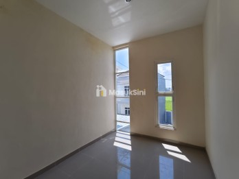 Dijual Rumah 2 Lantai di The 8 Residence Tasikmadu