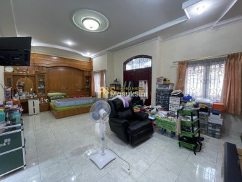Dijual Rumah 2 Tingkat di Komplek Cemara Hijau -