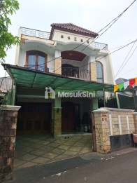 Dijual Rumah Bagus 2 Lantai di Jalan Kemang,