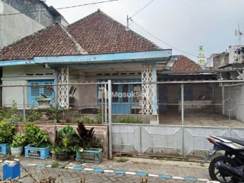 Dijual Rumah Bangunan Lama di Jl Mergan Kota