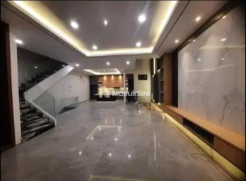 Dijual Rumah Mewah 3 Lantai di Taman Permata Buana, Jakarta Barat