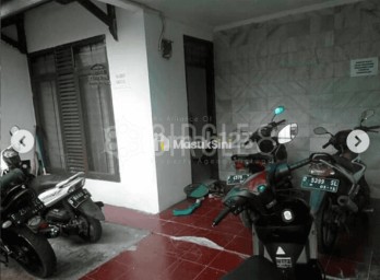 Dikontrakkan Satu Unit Rumah 2 Lantai Di
