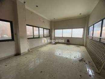 Gudang Kosong di Jalan Mayor Salim Batubara Palembang