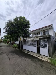 Jual Rumah Luas Siap Dihuni di Jalan Golf Barat