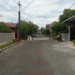 RUMAH SIAP HUNI MANYAR KARTIKA DEKAT MENUR NGAGEL