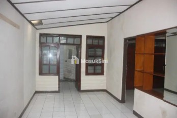 Rumah Hook Strategis di Komplek Margahayu Raya