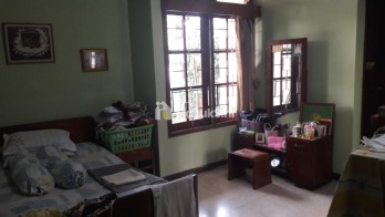 Rumah Luas di Parakan Ayu – 6 Kamar Tidur, SHM, Lokasi Strategis Bandung