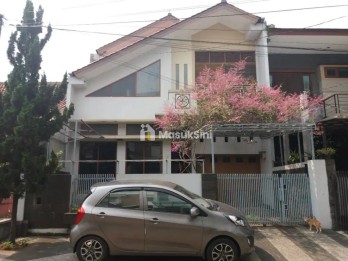 Rumah Mewah Modern Sayap Riau, Pusat Kota Bandung
