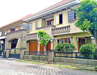 Rumah Mewah di Regency 21 Dekat Kertajaya,
