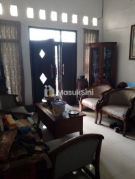 Rumah Selangkah ke Stasiun Cocok Untuk Bisnis