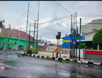 Tanah posisi pojok (hook) terletak di poros jalan raya Tulungagung