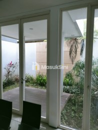 RUMAH LOKASI STRATEGIS DEKAT KULINER DAN KAMPUS DI PERMATA JINGGA